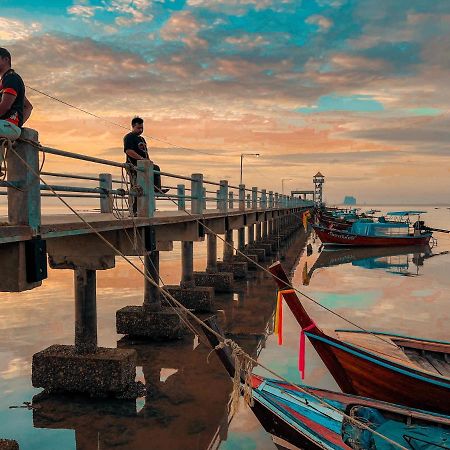 เกาะลิบงซันไรส์ โฮมสเตย์ Koh Libong Sunrise Homestay Esterno foto